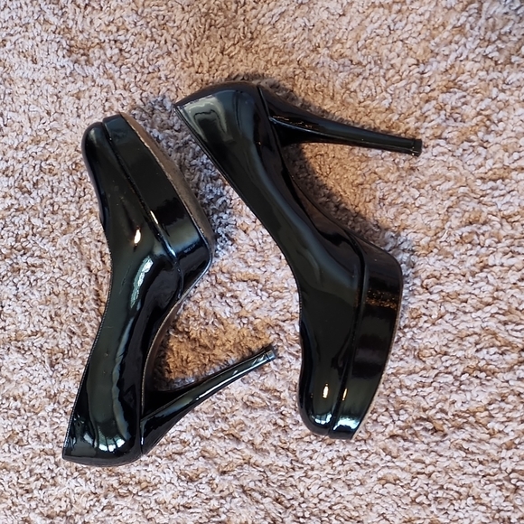 Stuart Weitzman black patent leather pumps heels-7M - Picture 5 of 11